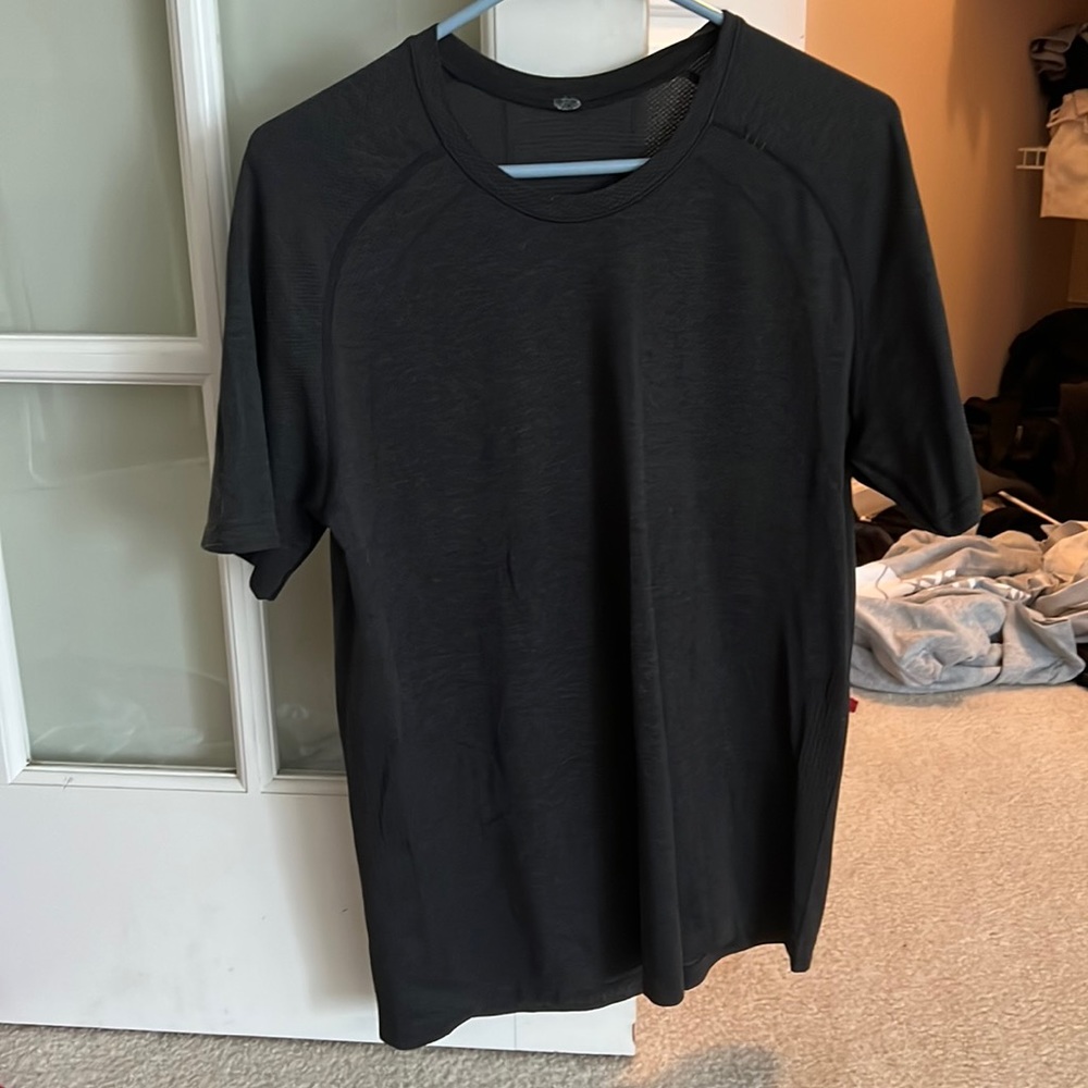 Lululemon short sleeve. Medium